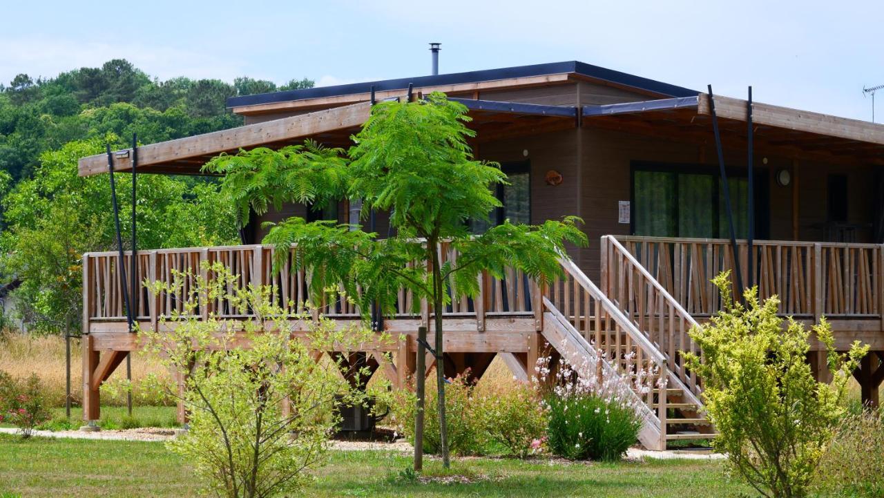 Les Chalets Du Moulin De Valade Condat-sur-Trincou Exterior photo